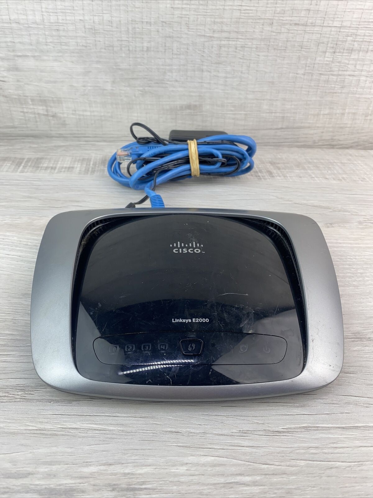 Cisco Linksys E2000 Black 4-Ethernet Ports Dual-Band Advanced Wireless-N Router
