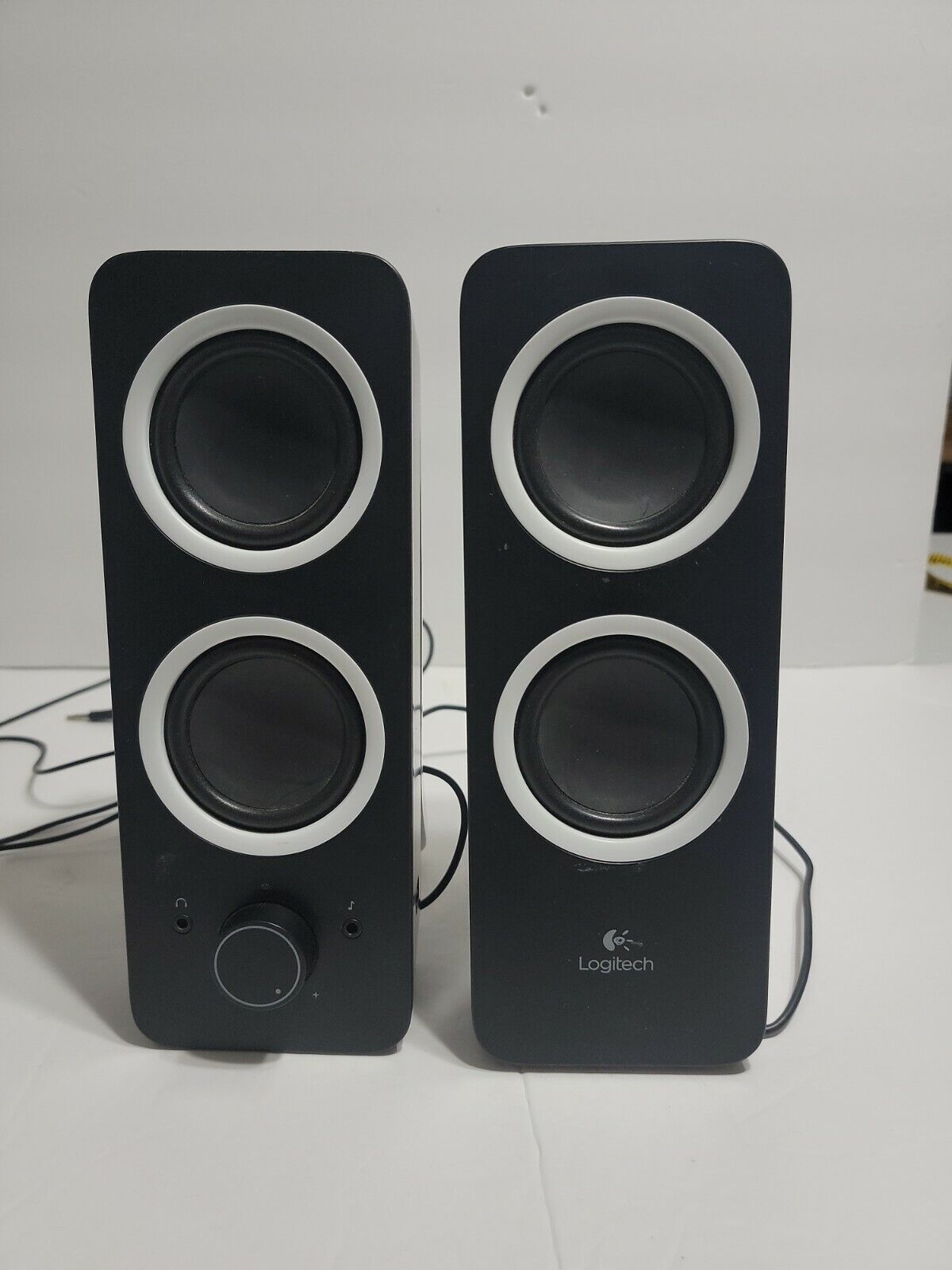 Logitech Z200 Multimedia 2.0 Speakers with Bass Control S-00135 