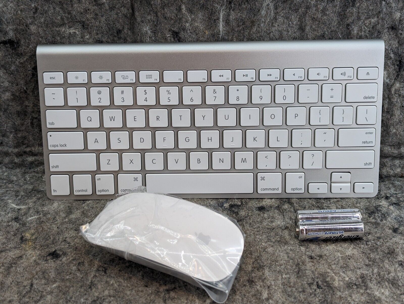 Genuine Apple Wireless Bluetooth Keyboard A1314 + Magic Mouse White A1296 Bundle