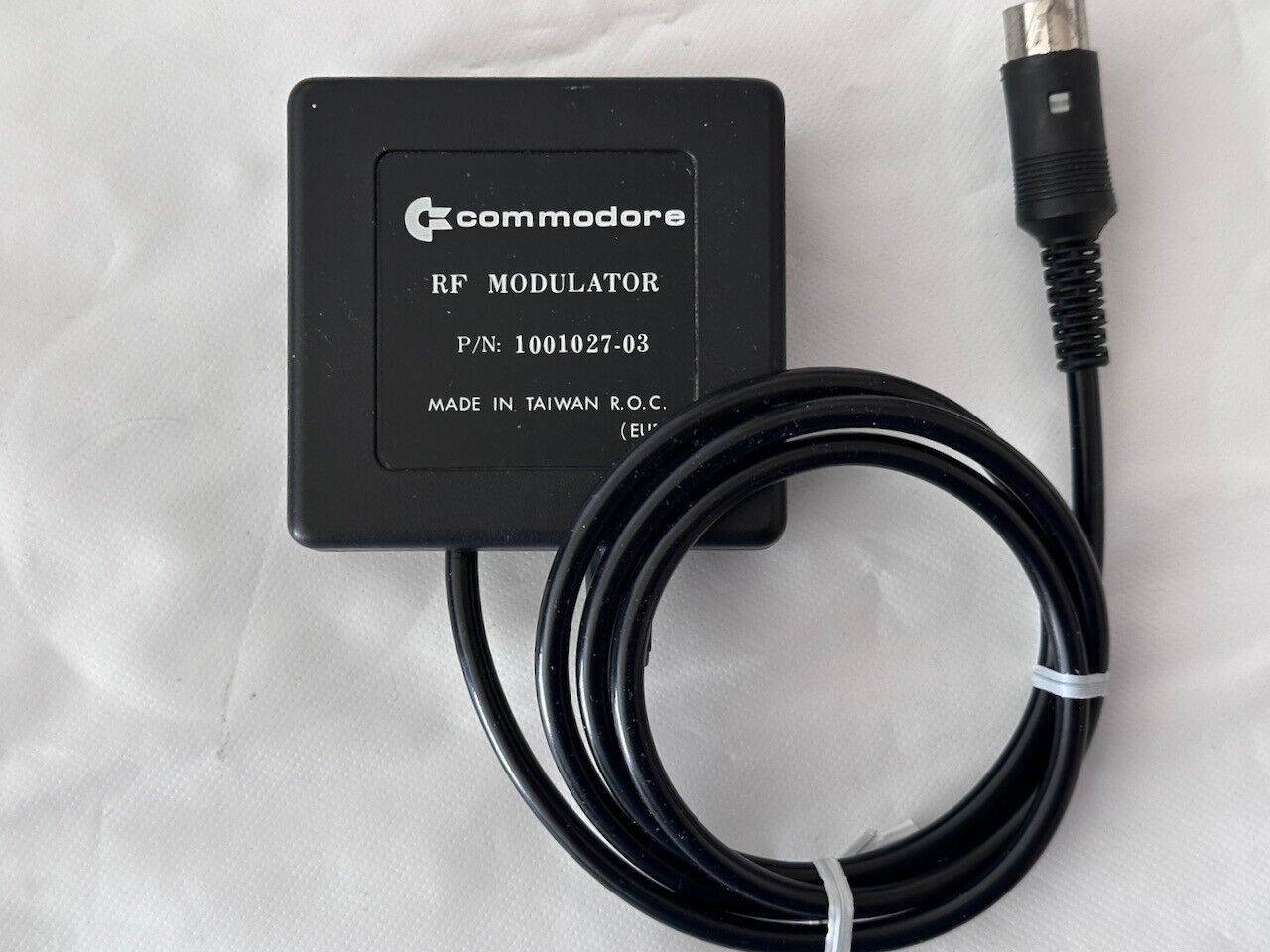 Commodore RF Modulator P/N- 10010227-03 #01 24