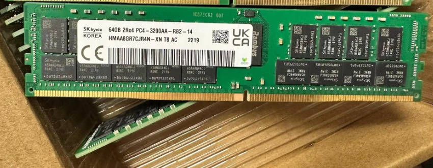 SK hynix 64GB DDR4 3200MHz Server RAM 2Rx4 PC4-3200AA-RB2 HMAA8GR7CJR4N-XN RDIMM