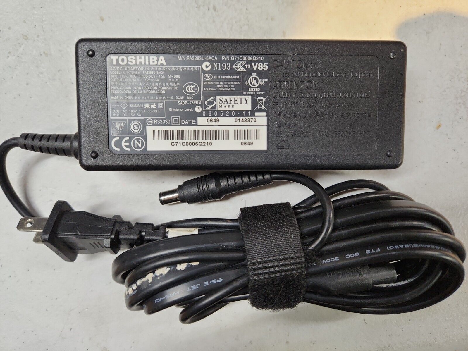 Genuine Toshiba PA3283U-5ACA 15V 5AMP 75W AC adapter for laptops Tecra 8100