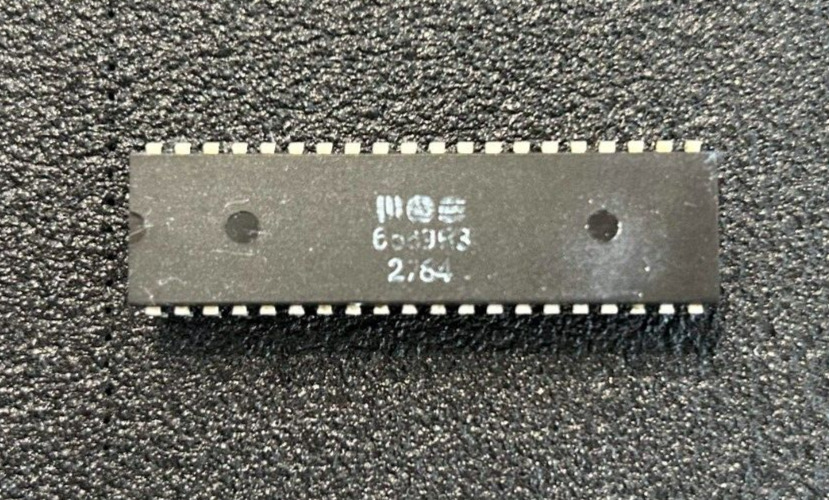 1  X Mos 6569 R3 VIC-II (2784) Commodore 64 Video chip. TESTED