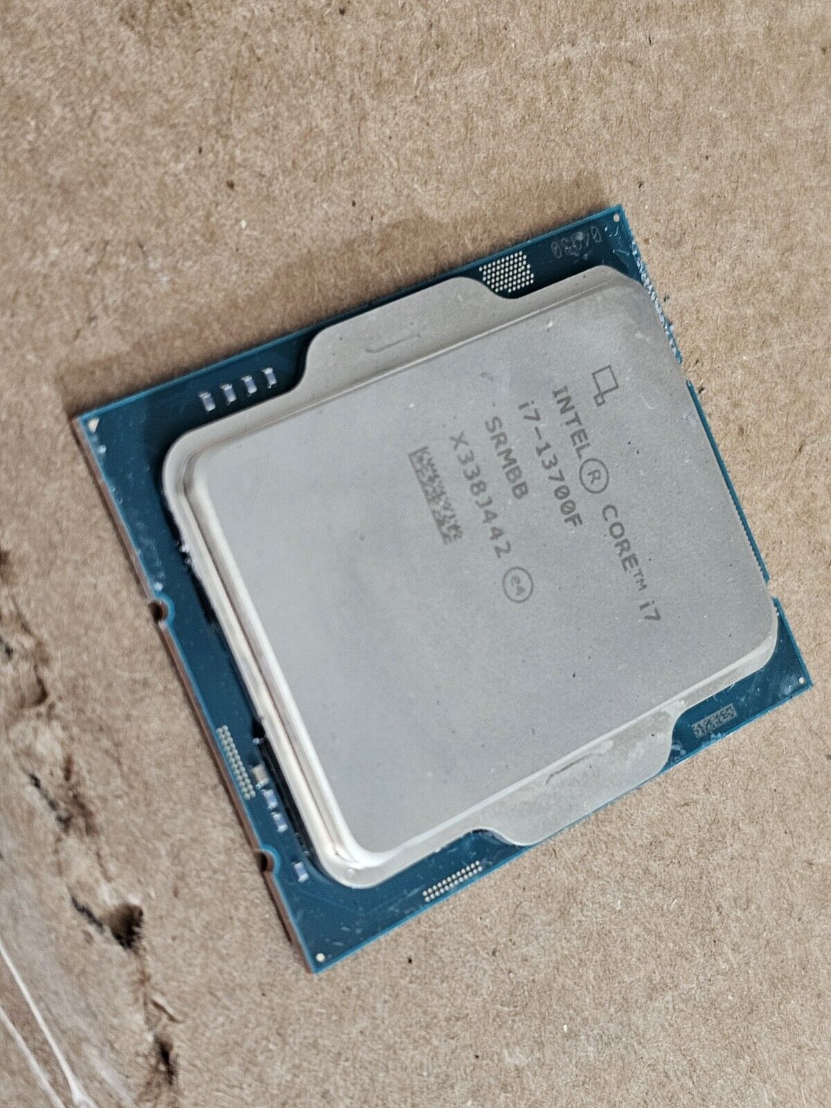 Intel Core i7-13700F Desktop Processor 16 cores (8 P-cores + 8 E-cores) Good