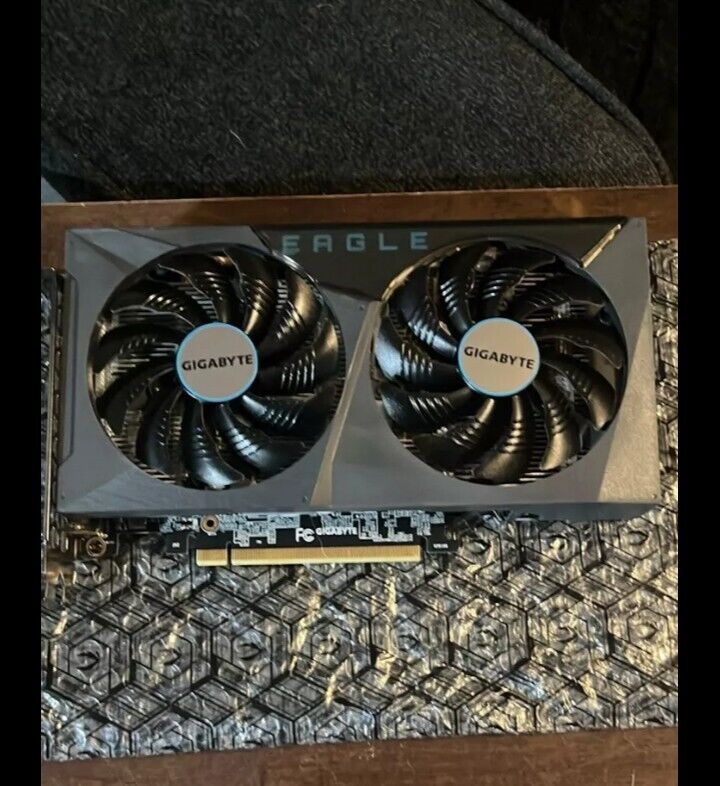 GeForce RTX 3050 EAGLE OC 6GB Graphics Card, DUAL FANS, LIGHTLY USED. 