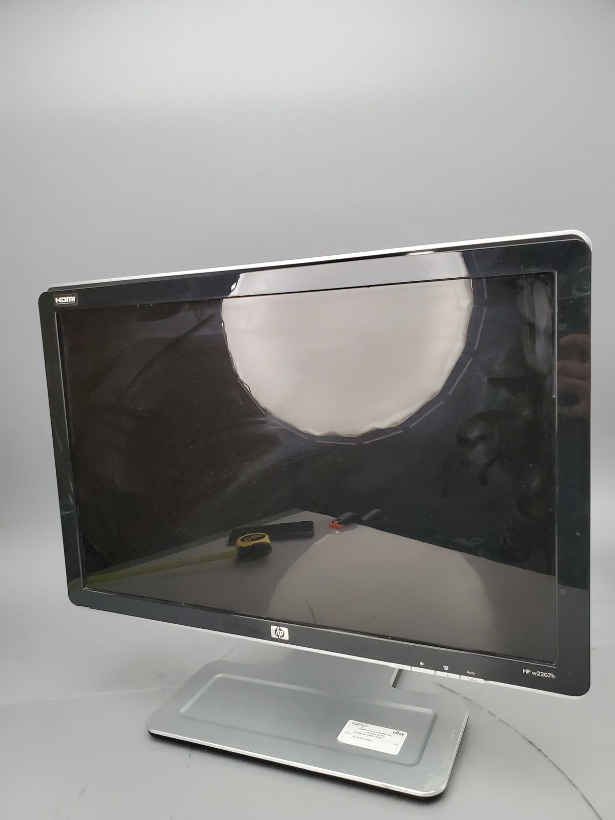 HP W2207H Black 22 in Built In Speaker Widescreen Flat Panel LCD Monitor