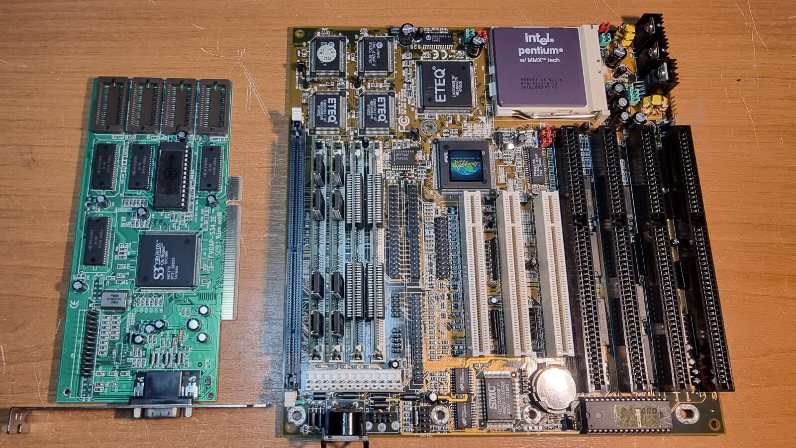 Soyo SY-5EAS + Pentium MMX 166MHz + 32MB RAM + S3 VIRGE/DX 2MB