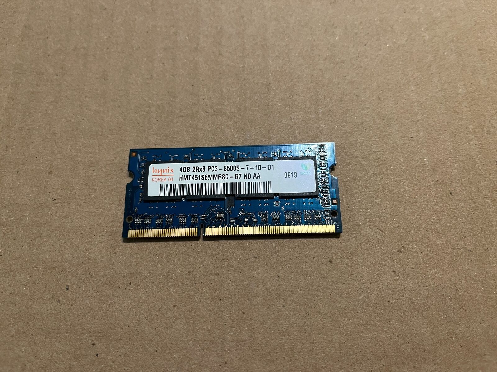 HYNIX 4GB DDR3 PC3-8500 1066MHZ 204-PIN CL7 SO-DIMM HMT451S6MMR8C-G7   M8-2(22)