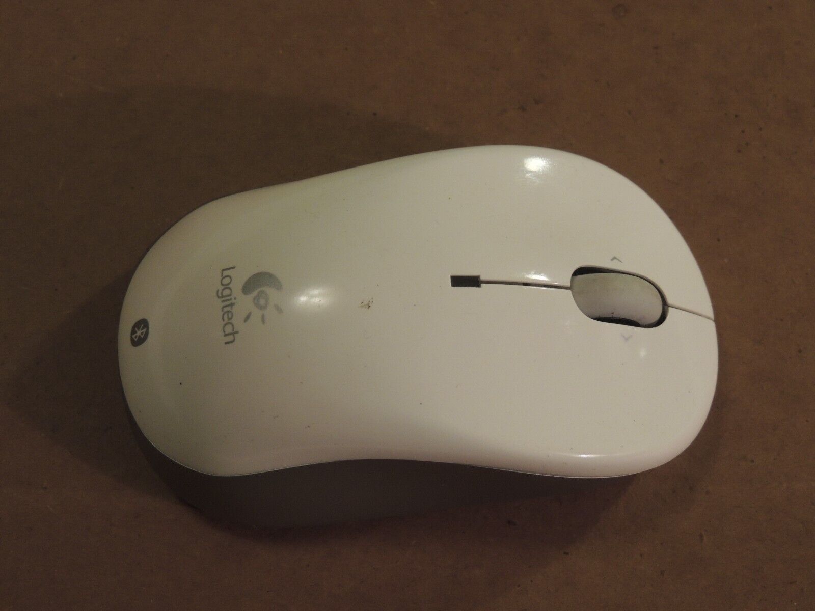 White Logitech M-RCQ142 Wireless Bluetooth Laser Mouse, Does not need Dongle