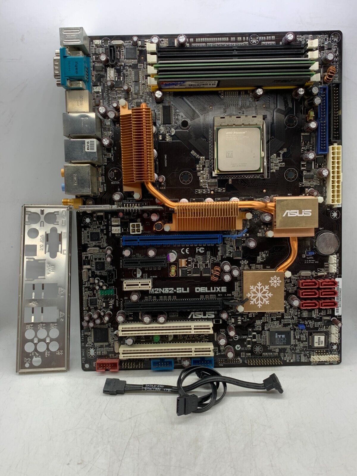 Asus M2N32-SLI DELUXE/WIFI Motherboard AM2 nForce590 4GB DDR2 AMD Phenom X4 9650