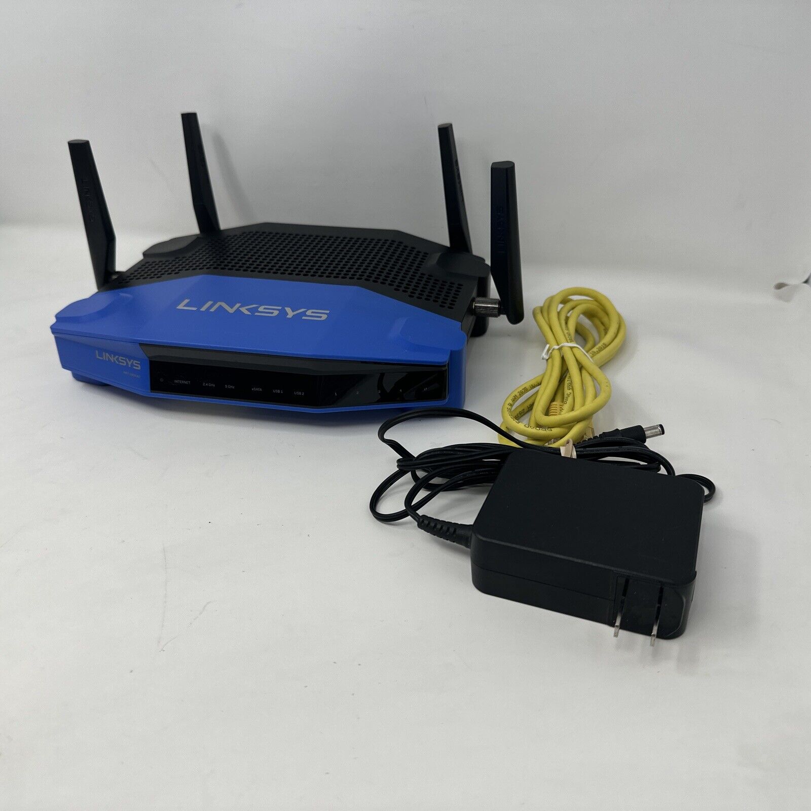 Linksys WRT1200AC 1200 Mbps 4-Port Gigabit Wireless AC Router  Bundle