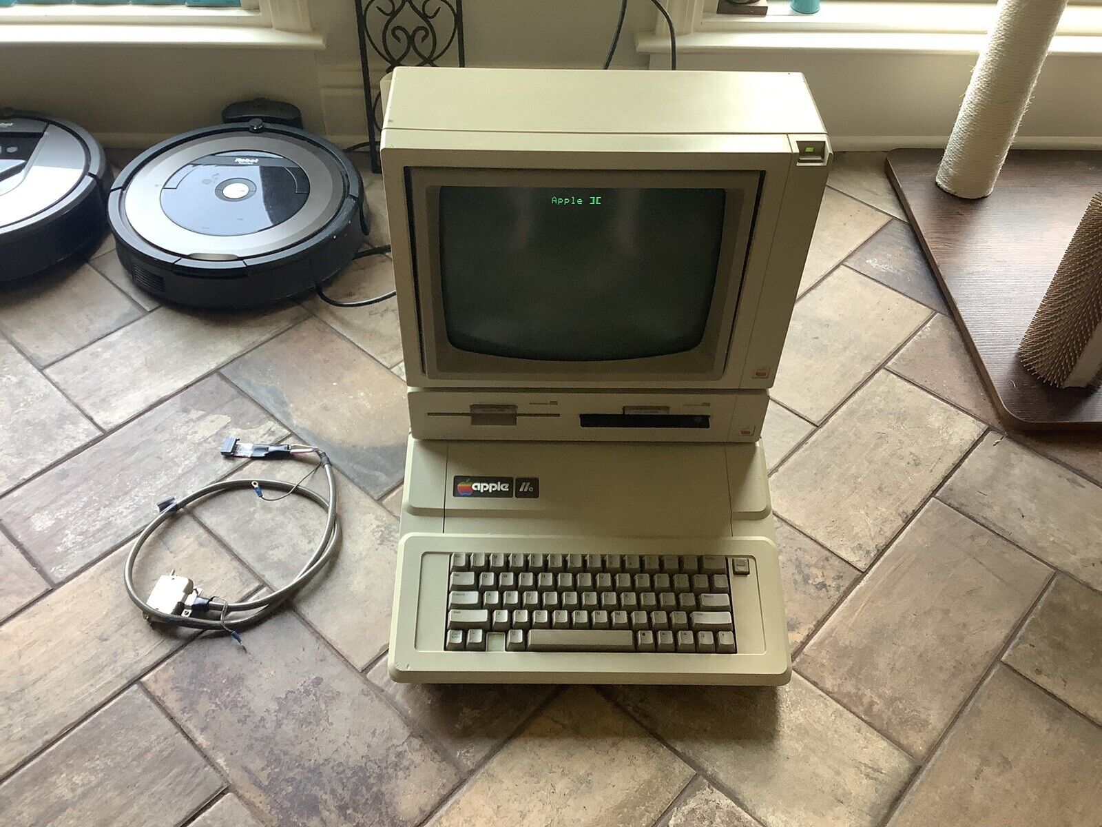 Apple IIe A2S2064 Vintage Personal Computer Duodisk Monitor Tested