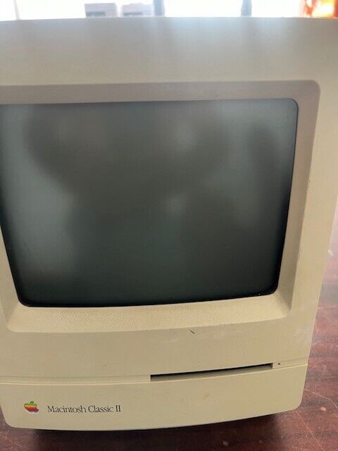 APPLE MACINTOSH  CLASSIC II M4150Vintage Mac Computer NOT POWERING 1992
