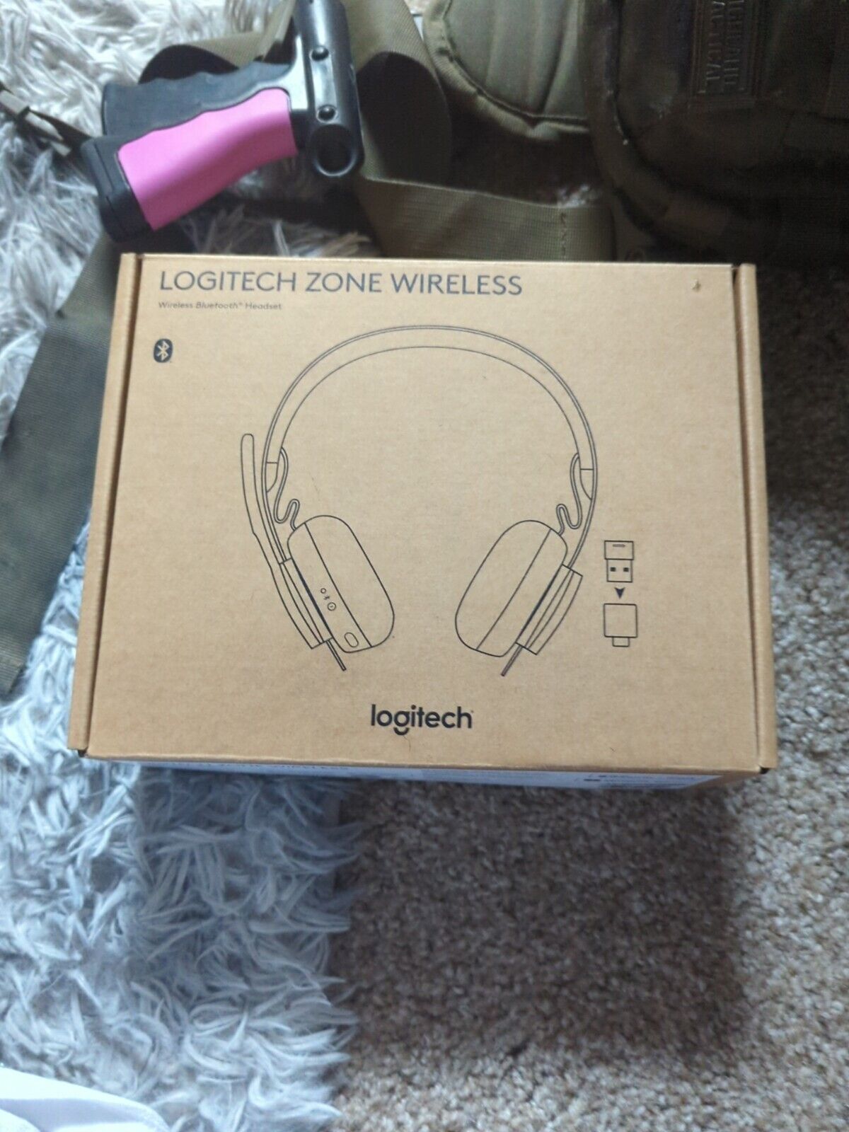 Logitech 981-000853 Black Ear-Pad (On the Ear)