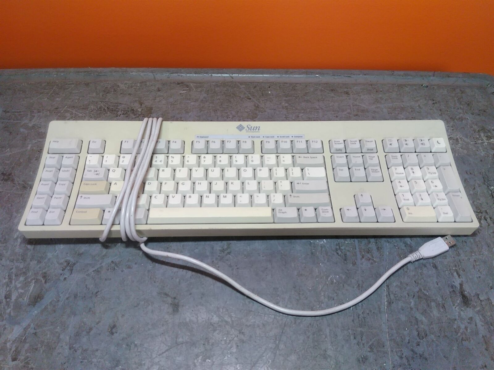 Sun Microsystems Type 7 320-1366 Vintage USB Keyboard YELLOWED