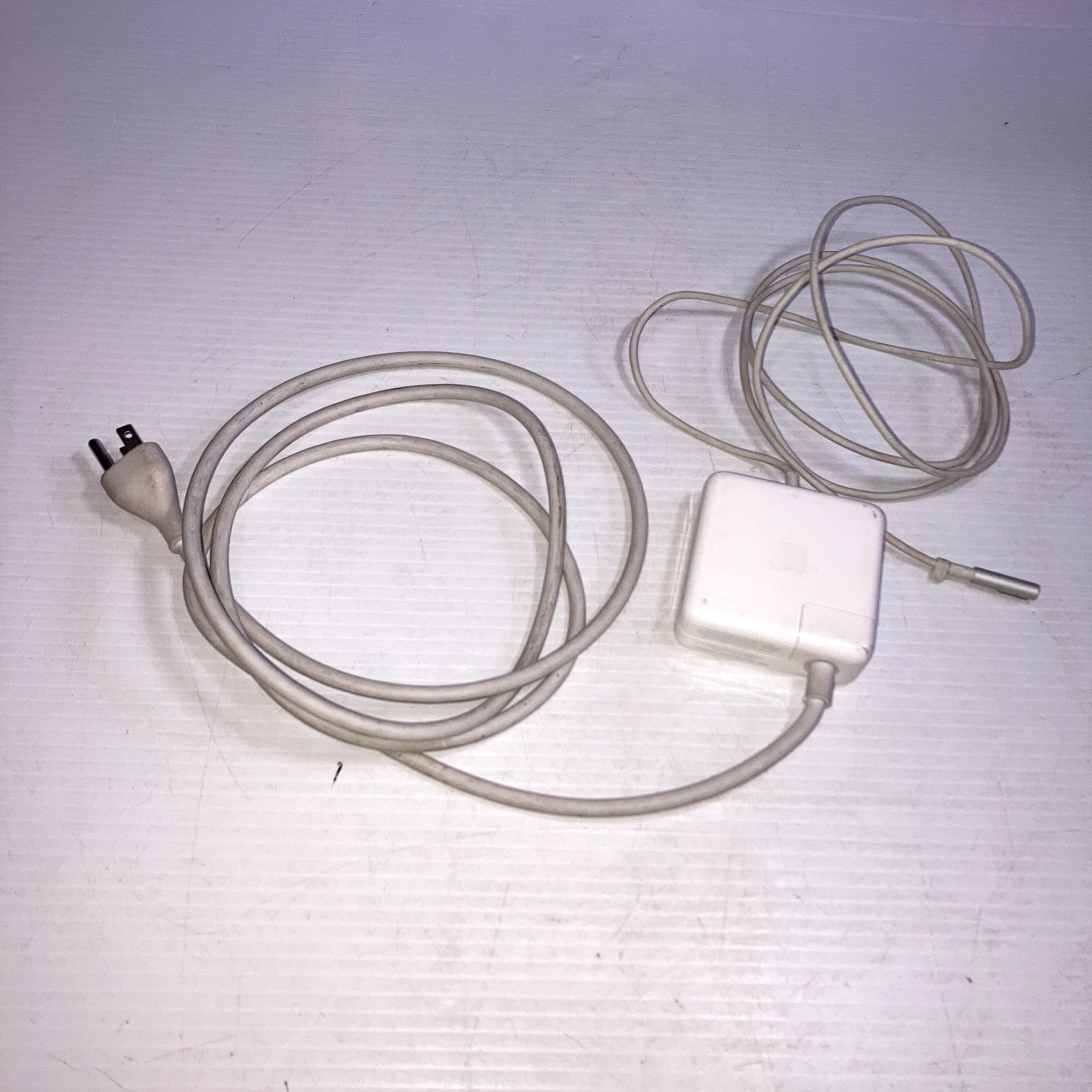 Apple 60W L-Tip MagSafe AC Power Adapter Charger for MACBOOK PRO A1344 OEM Used