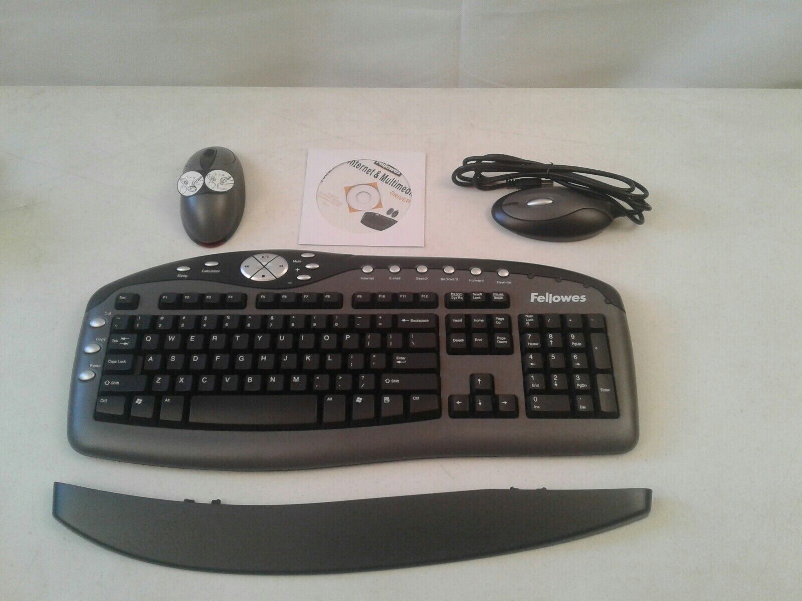 Fellowes Wireless Keyboard and Optical USB Wireless Mouse 
