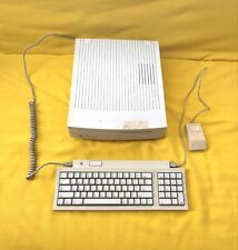 Apple Macintosh IIsi with keyboard and mouse Powers on, As-is picture