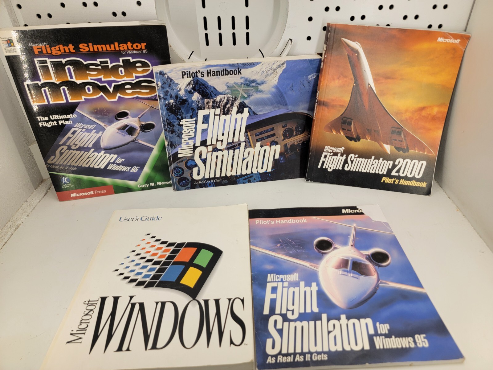 Lot of VTG Microsoft Flight Simulator Handbooks and Users Guides+ Windows 3.1