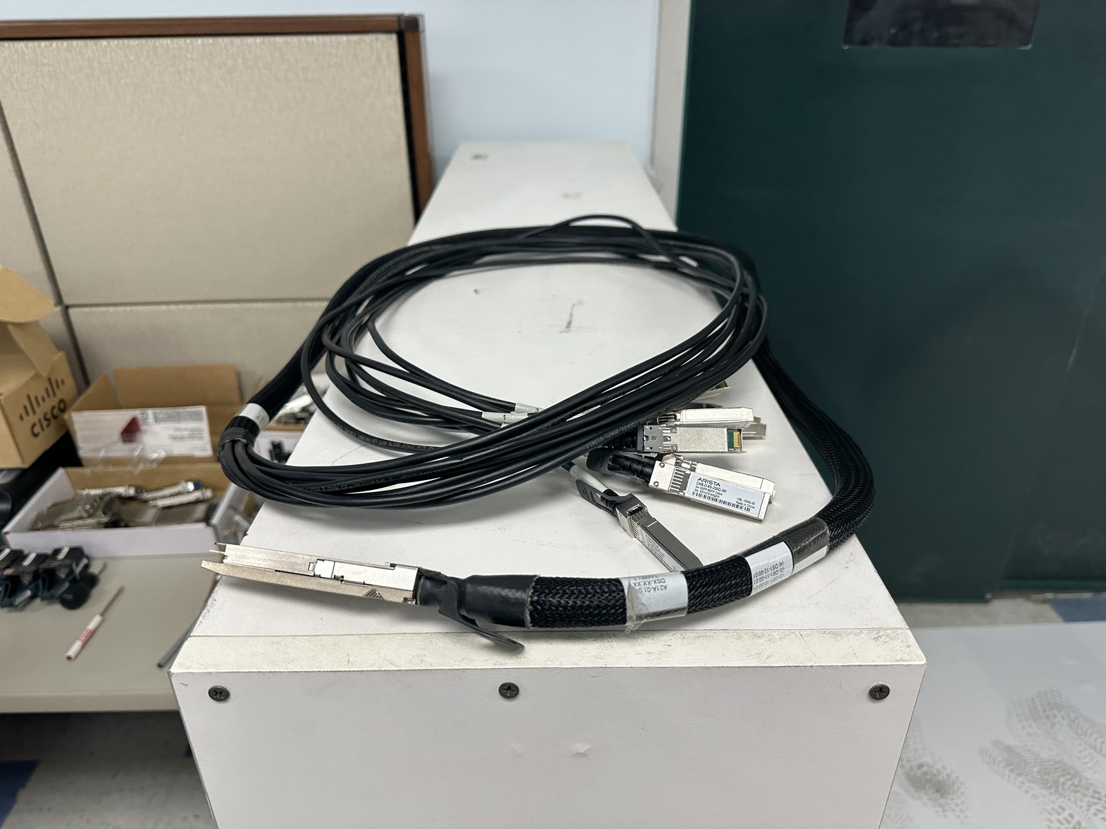 Arista CAB-O-8S-200G-3M ARISTA OSFP TO 8 X 25G 3 METER