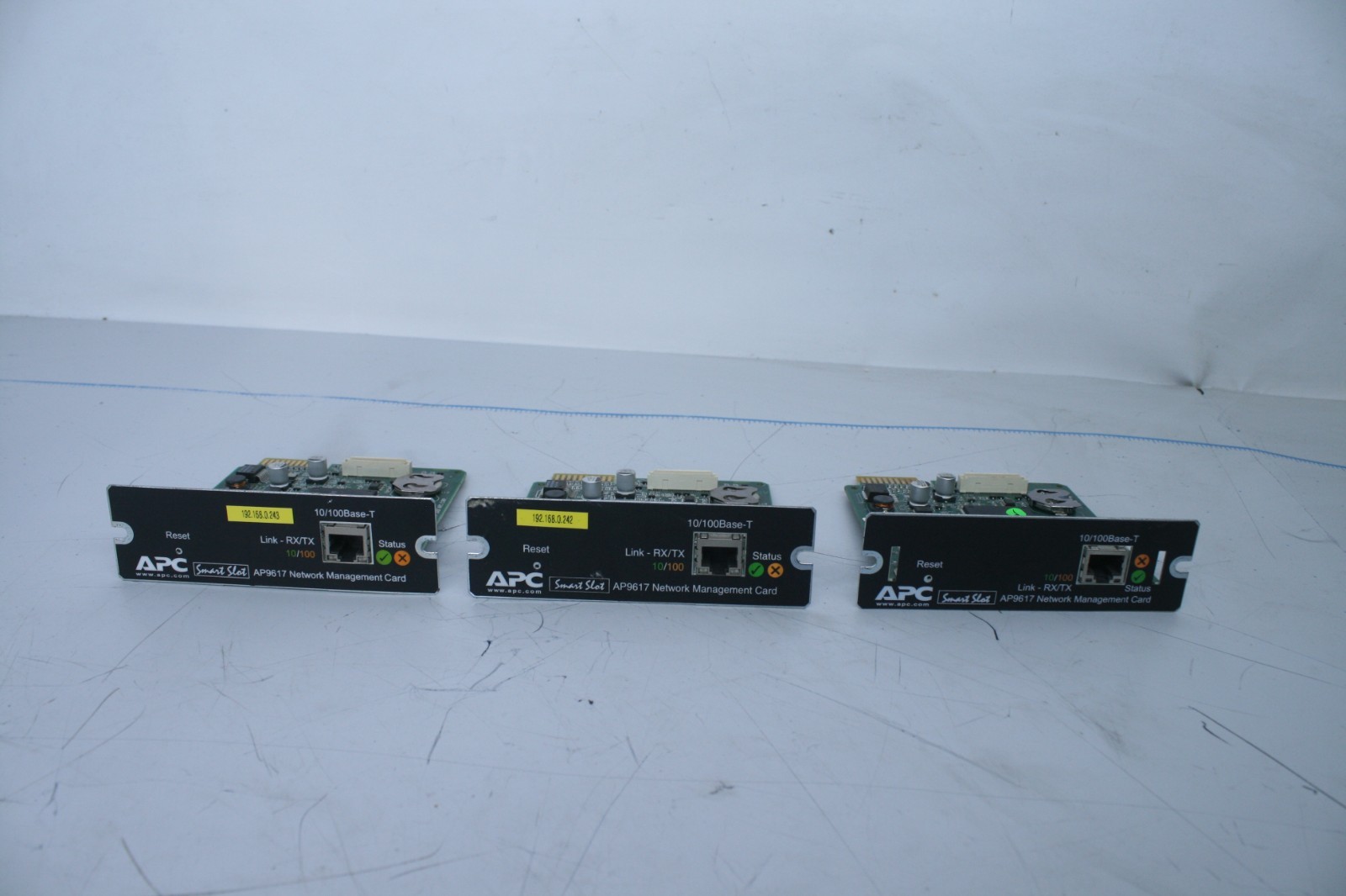 LOT-3  APC AP9617 10/100 BASE-T NETWORK MANAGEMENT CARD                   T7-B2