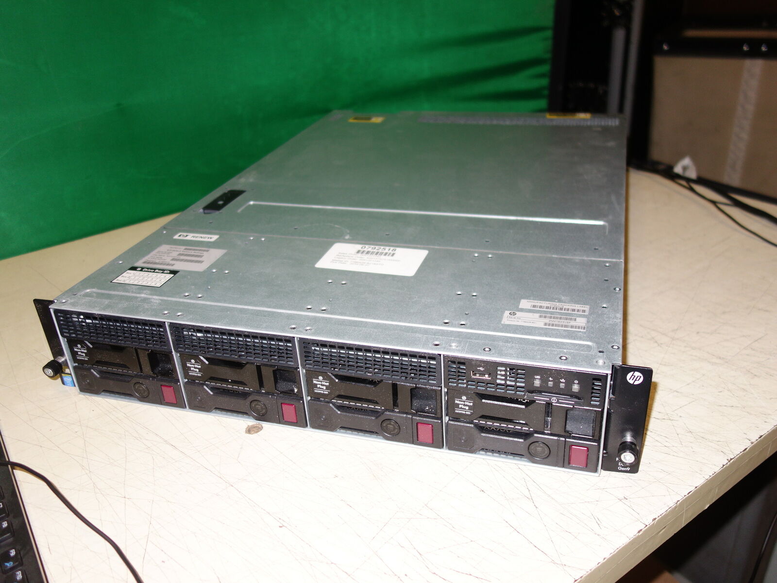 HP Proliant DL80 Gen9 2U Server E5-2603 v3 1.6GHz 4GB 4x 256GB SSD