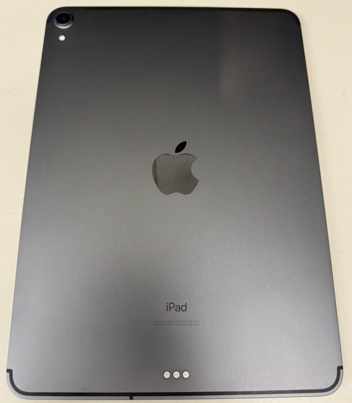Apple iPad Pro 11-inch (1st Gen)  256GB Wi-Fi LTE Unlocked Space Gray w/Keyboard