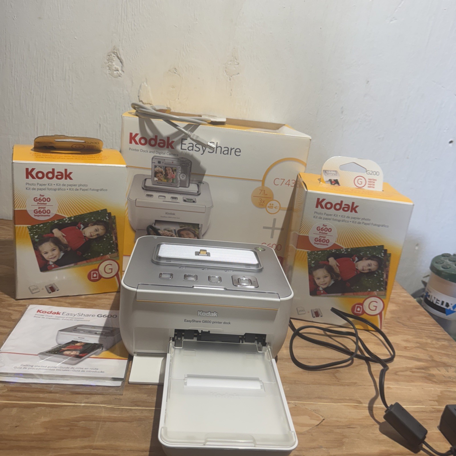 Kodak Easy Share G600 Printer Dock Bundled W/ 2 Photo Paper Kits 375 Photos