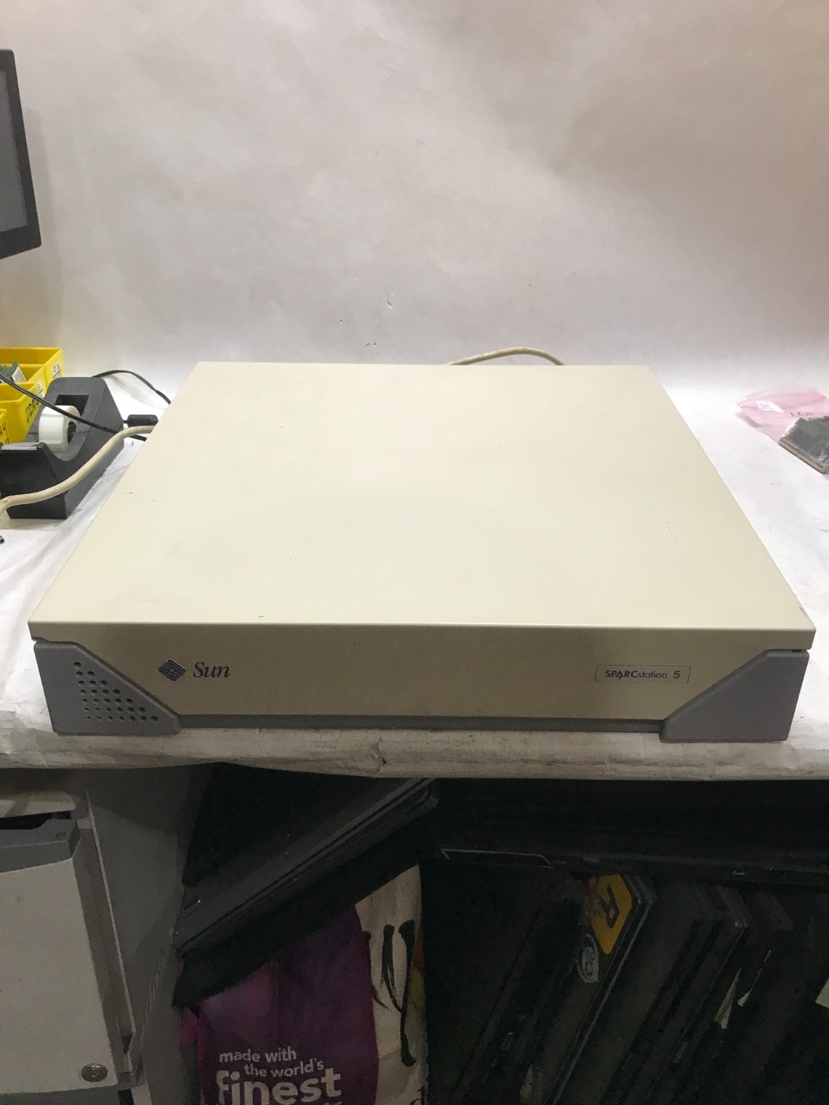SUN MICROSYSTEMS SPARCSTATION 5 WORKSTATION - (POWER TESTED) READ DESC - DW
