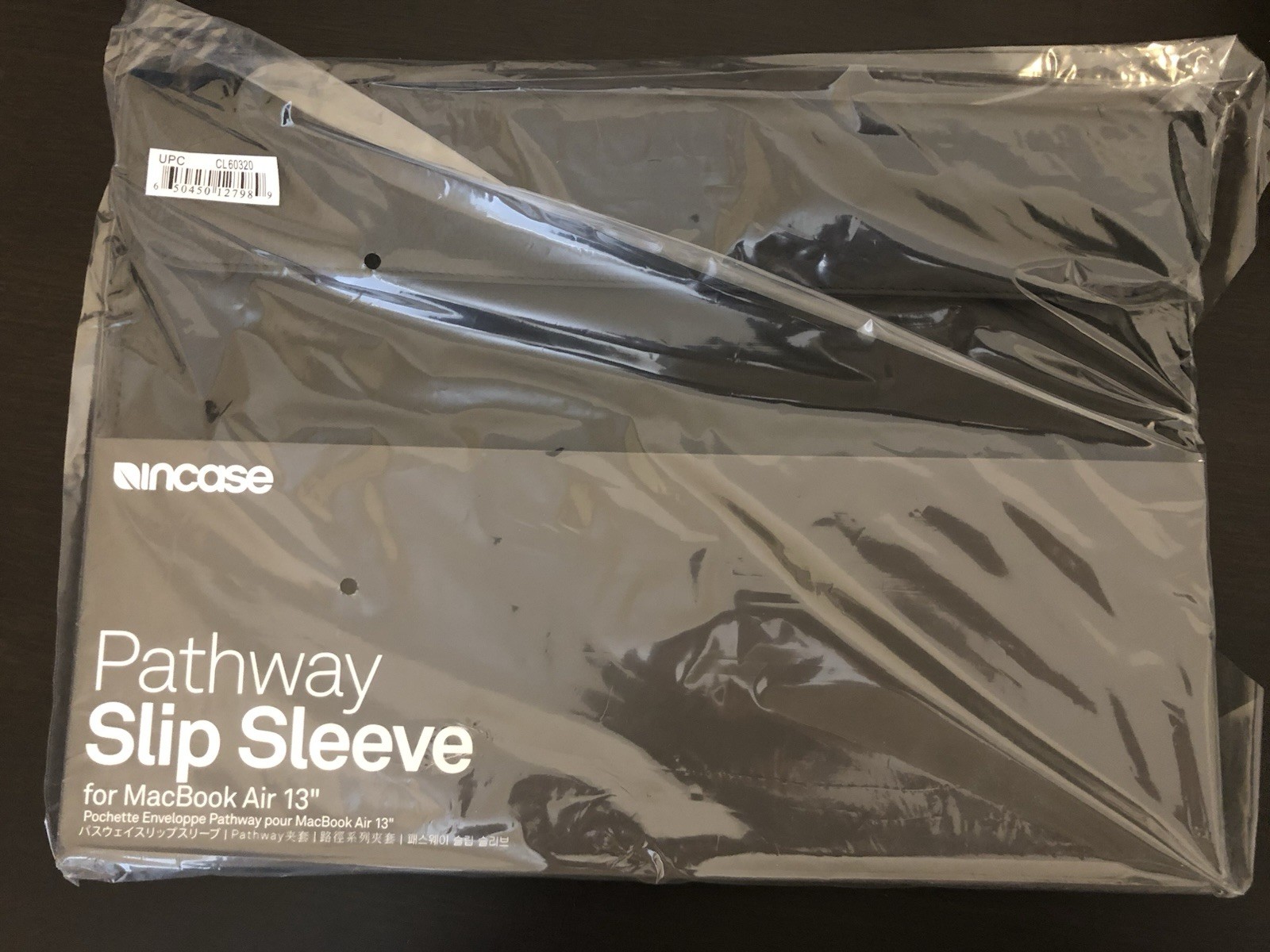 New Incase Pathway Slip Case for Apple MacBook Air 13 Black