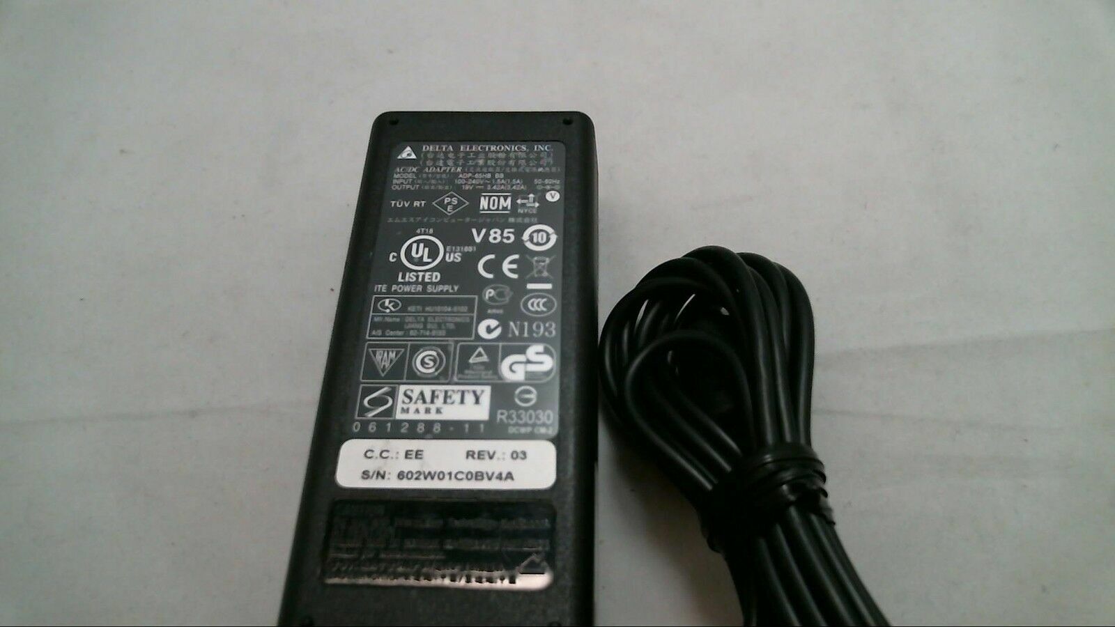 Delta Electronics 65 Watt AC Adapter Asus MSI Acer Gateway Fujitsu ADP-65HB BB