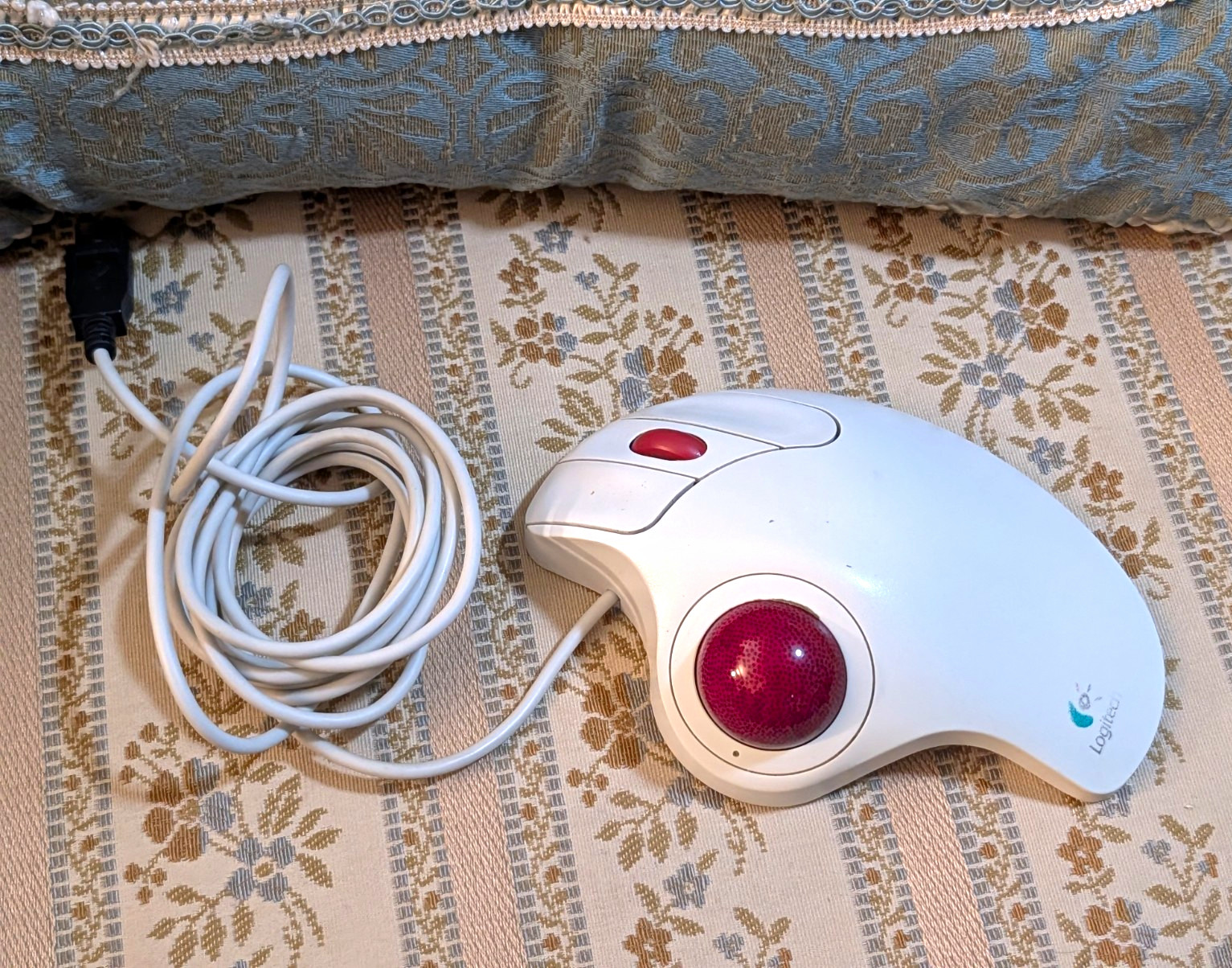 Logitech TrackMan Marble Wheel Wired Optical Trackball Scroll Wheel White/Red