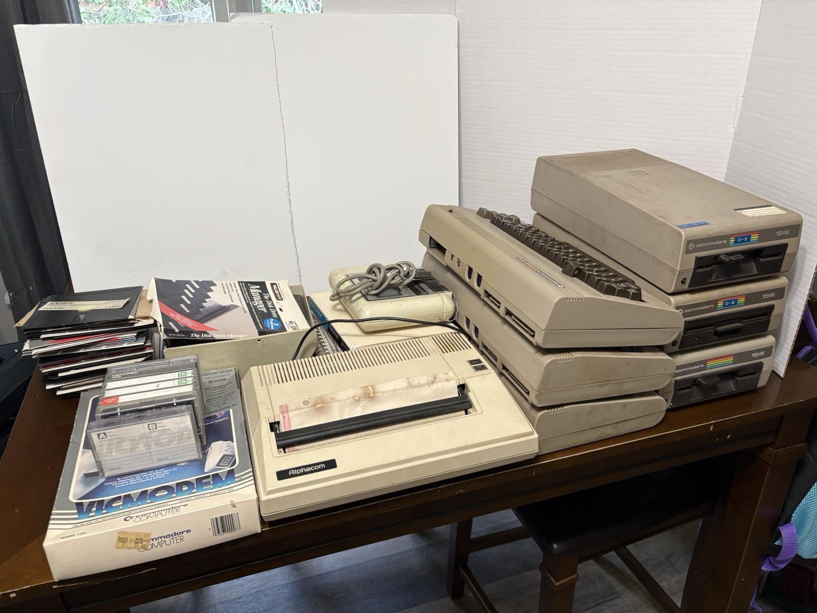 Commodore 64 Vintage 1980s Lot 3 Hard Drive, 3 Computer And More, Untested