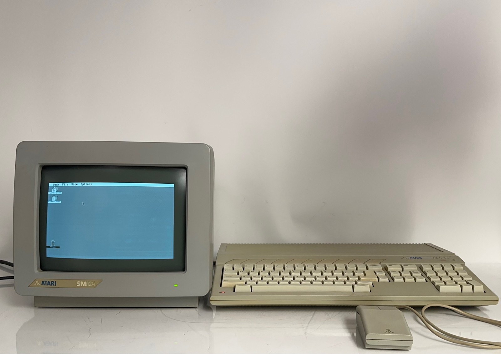 Atari 1040STF Computer w/ SM124 Monitor & Mouse 