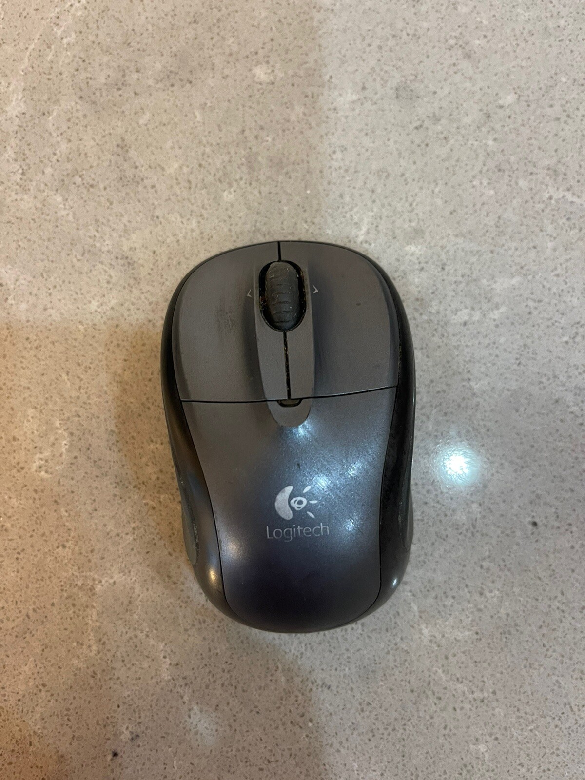 Logitech V220 M-RBS136 Wireless Laptop Computer Mouse Only