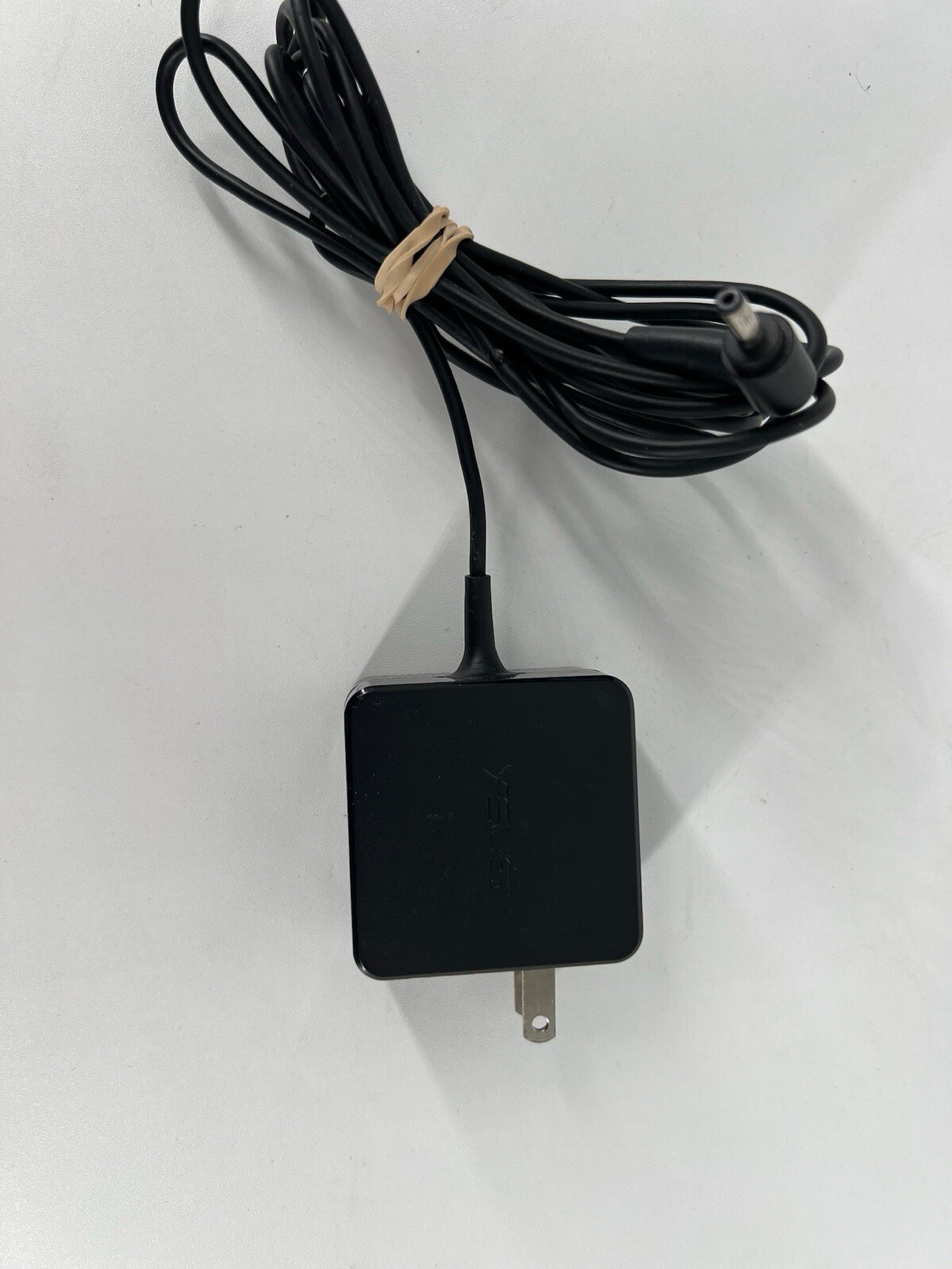 Genuine Asus Model AD890326 AC DC Wall Adapter 19V 1.75A Type 010-2LF OEM