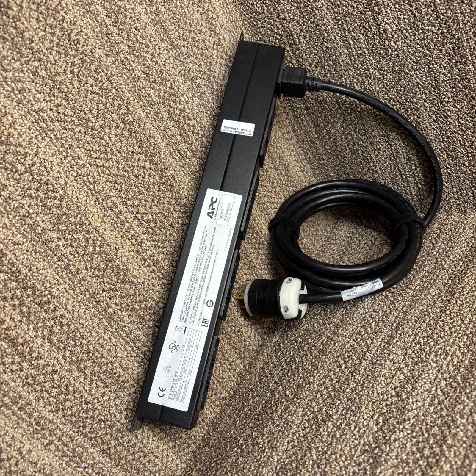 1 APC AP9566 Rack Mount PDU 12 Outlets 250V 16A NEMA L6-20P 1U . 