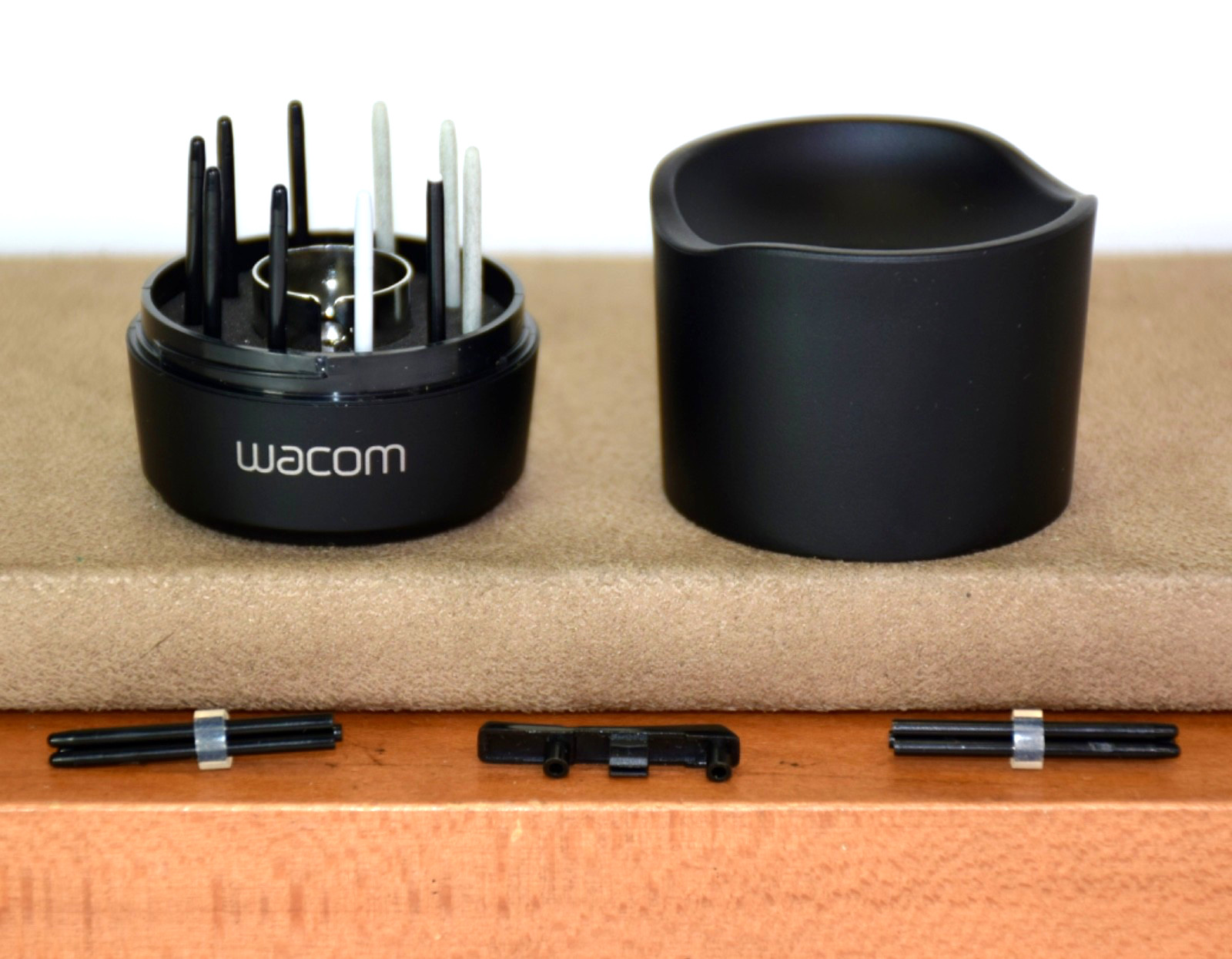 NOS Wacom Pro Pen Stand Holder w/ 10 Replacement Nibs Intuos 4, 5 + BONUS STUFF