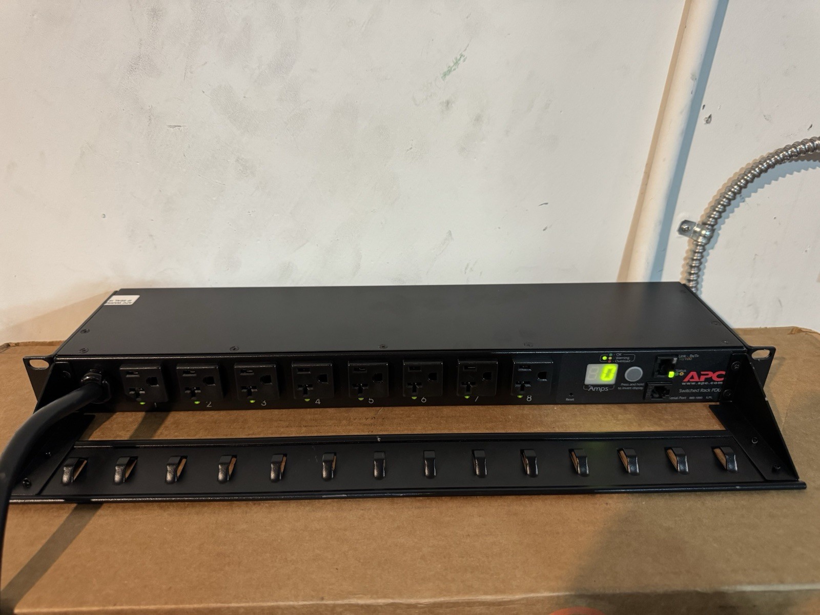 APC AP7901 Switched Rack Mount PDU, 8 Outlets, 100/120V, 16A Power Distribution.