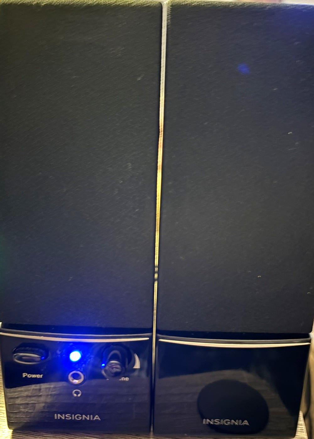 Insignia NS-PCS20 2.0 Wired Computer Speakers 3.5mm AC Powered Black