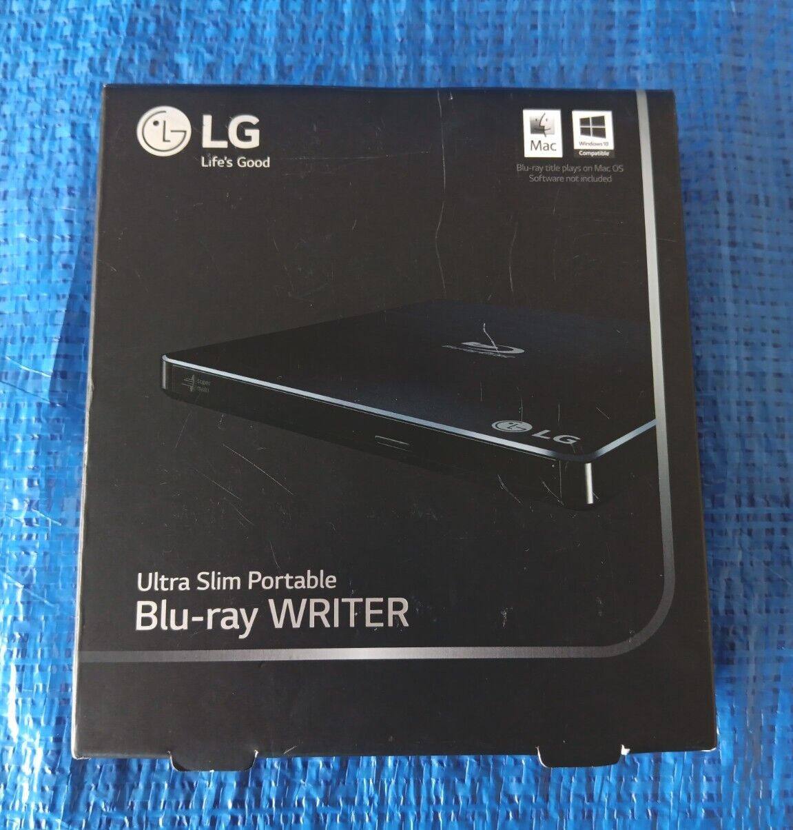 LG BP50NB40 Ultra Slim Portable External Blu-Ray/DVD Writer (Windows 10/MAC/TV)