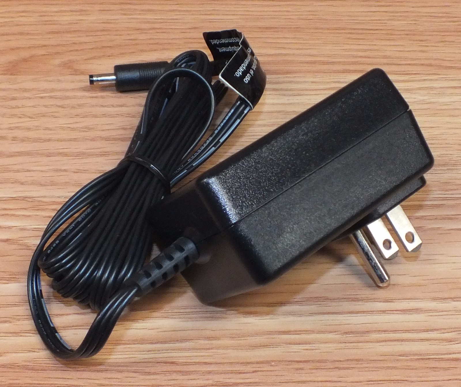 Genuine 2Wire (ACWS011C-05U) 5.1V 2.2A 50-60Hz AC Adapter Power Supply Charger 