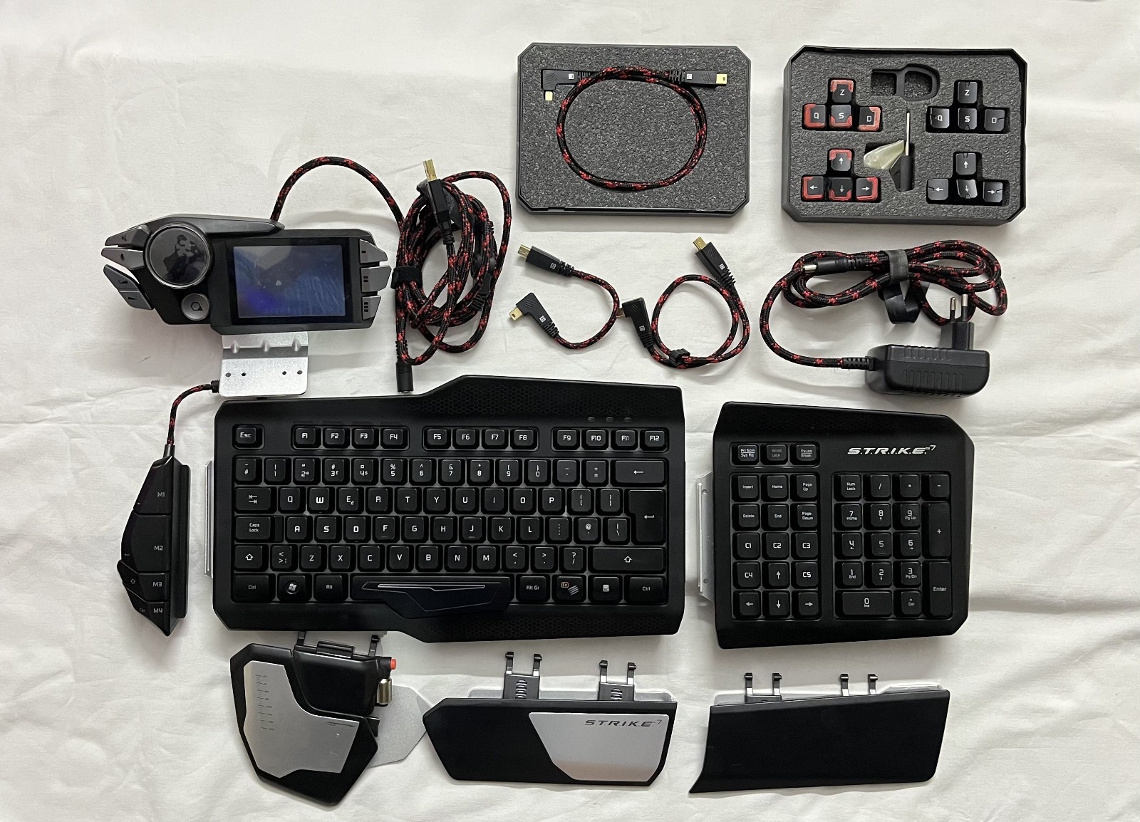 Mad Catz Strike 7 Gaming Keyboard – Collector’s Item | Complete | Fully Working