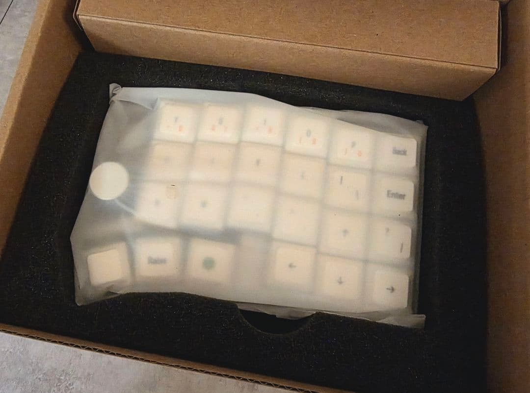 Cornix LP Silver Split Mechanical Keyboard Wireless Bluetooth Unopened