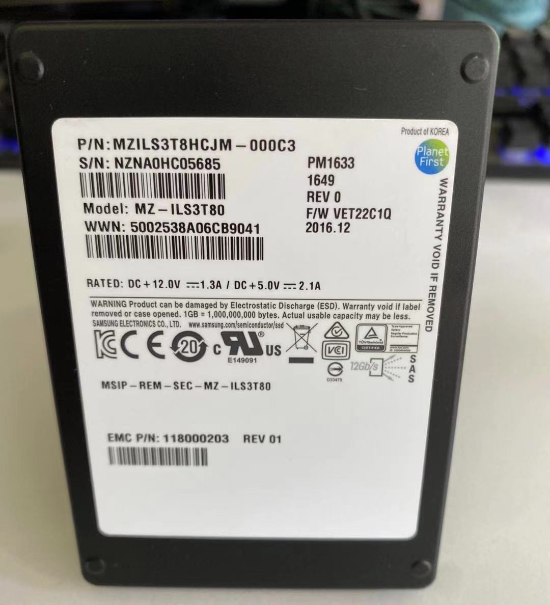 Samsung 3.84TB SSD PM1633 SAS Solid State Drive MZILS3T8HCJM-000C3 MZ-ILS3T80-