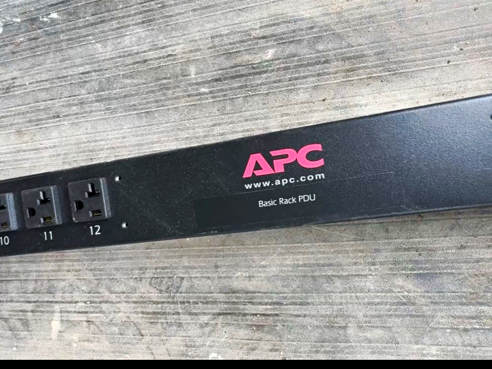 APC AP7530 Rack Mount PDU 24-Outlets 120V 20A NEMA 5-20P/5-20R