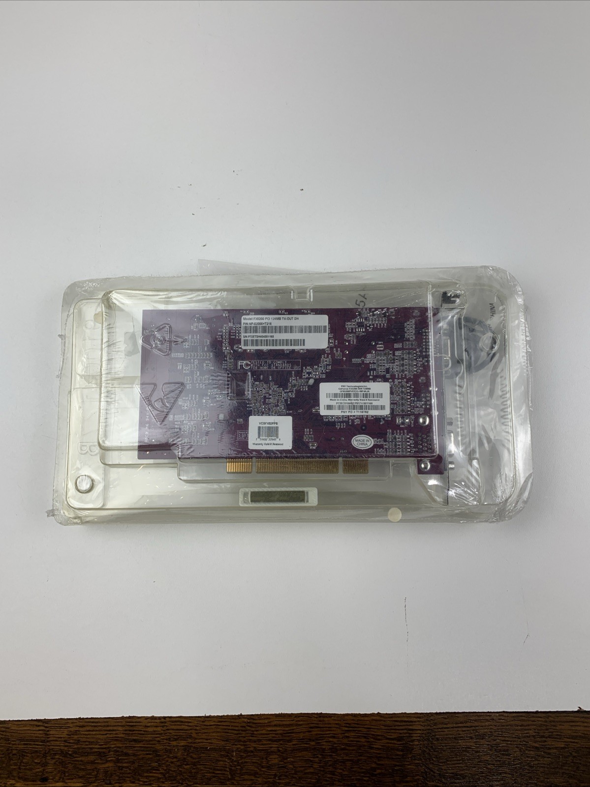 PNY GeForce FX 5200 128MB DDR AGP VGA S-Video Graphics Card VCGFX52PPB NIB