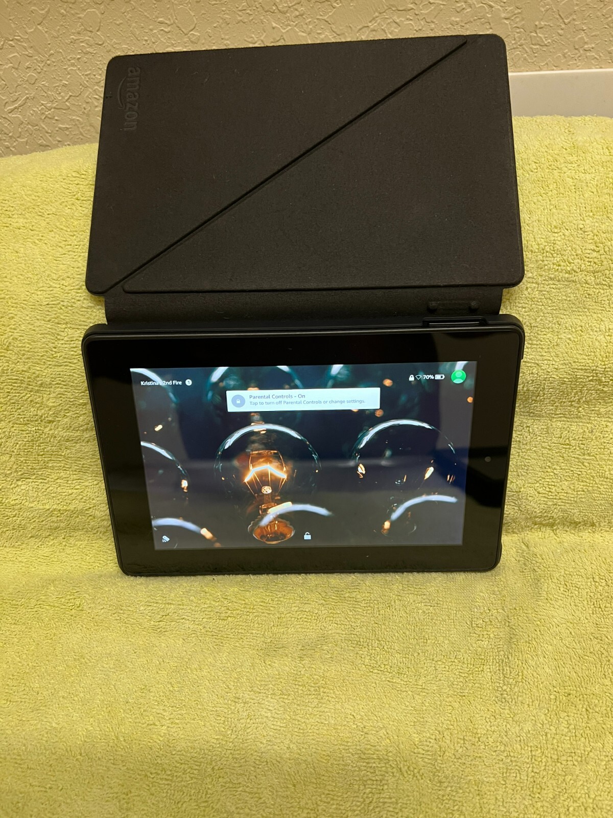 Amazon Kindle (7th Generation) SQ46CW 7" Screen with Case Included