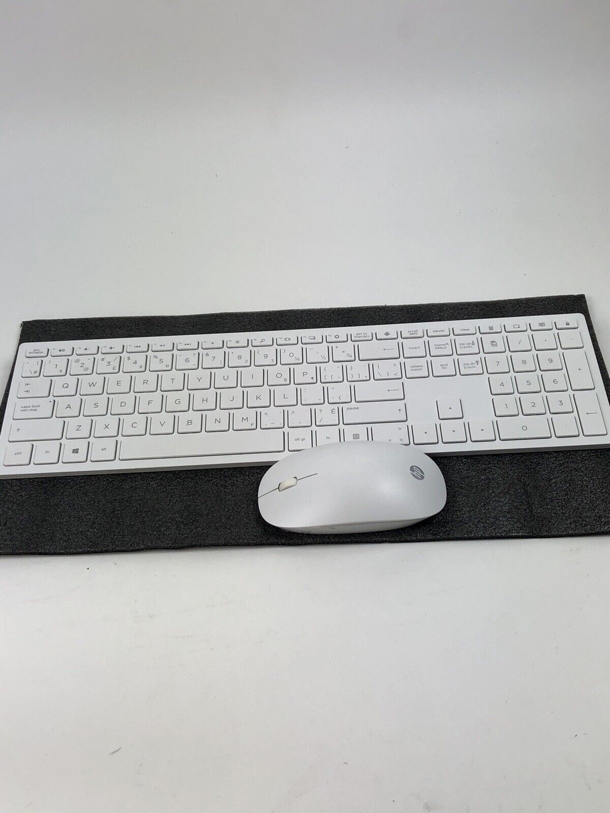 HP Wireless Keyboard (HSA-P003K) and Mouse (HSA-P003M) - White(No Dongle)