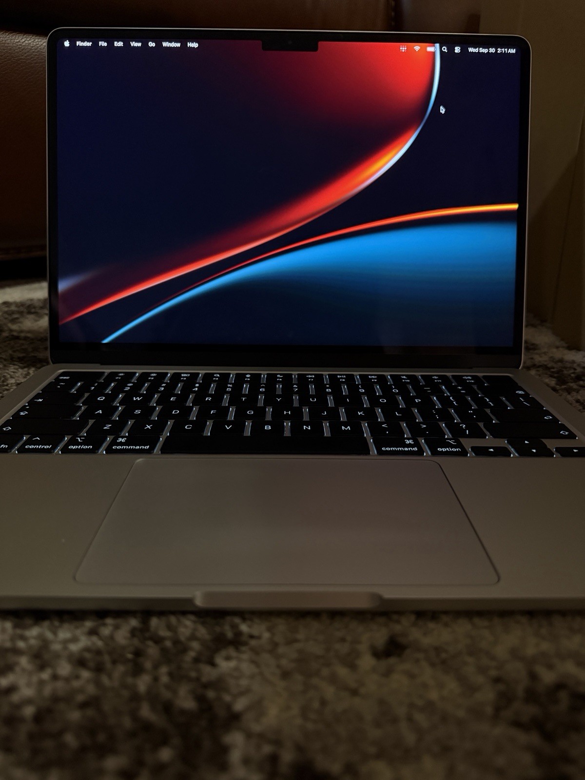 MINT PRISTINE  (16 Charge Cycles) SILVER MACBOOK AIR W PACKAGING